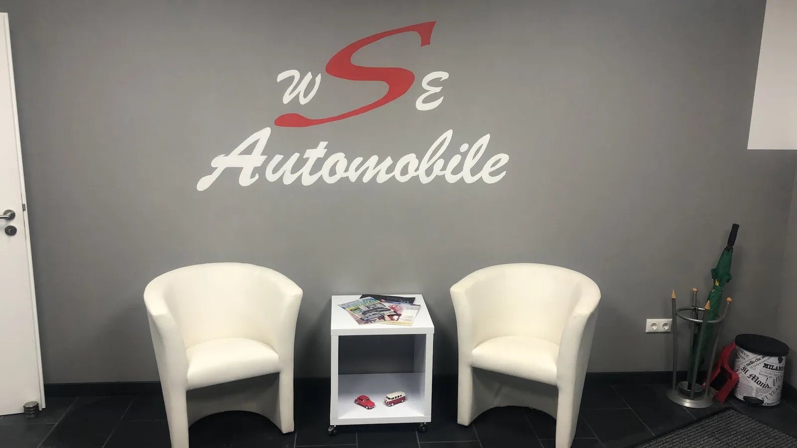 Kundenbereich und Besprechungsecke bei W.S.E. Automobile